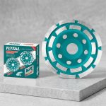 Chén mài Total TAC2421251 đường kính 125mm, chuyên dụng cho bề mặt bê tông và đá. Thiết kế chắc chắn, mài nhanh, hiệu quả cao. Sử dụng trên máy mài góc phổ biến, thao tác dễ dàng, an toàn. Phù hợp cho các công trình xây dựng và hoàn thiện bề mặt. Sản phẩm chính hãng, độ bền cao, mang lại hiệu quả tối ưu trong thi công.