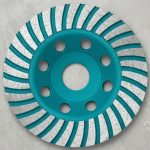 Chén mài đá/bê tông Total TAC2411251 là phụ kiện chuyên dụng dùng để mài phẳng, làm nhẵn và xử lý bề mặt bê tông, đá tự nhiên, đá granite và vật liệu xây dựng cứng. Thiết kế vành kim cương dạng Turbo giúp tăng tốc độ mài, giảm rung lắc và nâng cao hiệu quả làm việc. Chén mài Total TAC2411251 có độ bền cao, khả năng chịu mài mòn tốt, phù hợp cho các công trình xây dựng, xưởng gia công đá và thợ thi công chuyên nghiệp.