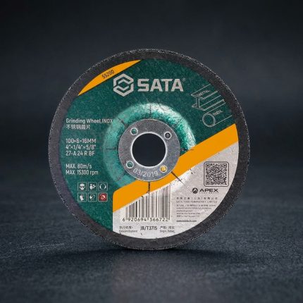 Đá mài 100×6.0×16MM SATA 55200 là lựa chọn tối ưu cho các công việc mài kim loại trong xưởng cơ khí, sản xuất và gia công inox. Sản phẩm được chế tạo từ vật liệu mài chất lượng cao, đảm bảo khả năng mài mạnh mẽ nhưng vẫn giữ được độ bền lâu dài, thích hợp cho mài bavia, làm phẳng bề mặt, xử lý mối hàn và loại bỏ cạnh sắc.