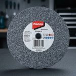 Đá mài 150mm (A36) Makita B-51904 chính hãng được thiết kế cho máy mài bàn, sử dụng hạt mài A36 chất lượng cao giúp mài thô, tạo hình và làm sạch bề mặt kim loại hiệu quả. Sản phẩm có độ bền cao, khả năng chịu tải tốt, phù hợp cho các xưởng cơ khí, gia công kim loại và bảo trì công nghiệp. Đá mài 150mm (A36) Makita B-51904 là lựa chọn đáng tin cậy cho người dùng chuyên nghiệp cần hiệu suất mài ổn định và tuổi thọ sử dụng lâu dài.