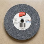 Đá mài 150mm (A36) Makita B-51904 chính hãng được thiết kế cho máy mài bàn, sử dụng hạt mài A36 chất lượng cao giúp mài thô, tạo hình và làm sạch bề mặt kim loại hiệu quả. Sản phẩm có độ bền cao, khả năng chịu tải tốt, phù hợp cho các xưởng cơ khí, gia công kim loại và bảo trì công nghiệp. Đá mài 150mm (A36) Makita B-51904 là lựa chọn đáng tin cậy cho người dùng chuyên nghiệp cần hiệu suất mài ổn định và tuổi thọ sử dụng lâu dài.