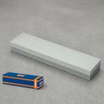 Đá mài 200mm (8") Wadfow WYS1502 là đá mài chuyên dụng dành cho máy mài bàn, giúp mài sắc dụng cụ cắt, dao, kéo, đục và các chi tiết kim loại với độ chính xác cao. Sản phẩm được sản xuất từ vật liệu hạt mài chất lượng, cho khả năng mài nhanh, độ bền cao và bề mặt hoàn thiện mịn đẹp. Đá mài Wadfow WYS1502 phù hợp cho xưởng cơ khí, bảo trì thiết bị, gia công kim loại và sử dụng trong công nghiệp lẫn dân dụng.