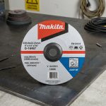Đá mài A24R cho kim loại (230 X 6 X 22.23mm) Makita D-18487 chính hãng chuyên dùng mài sắt, thép và kim loại cứng với độ bền cao, tốc độ mài mạnh, an toàn khi sử dụng. Sản phẩm phù hợp cho máy mài góc 230mm, đáp ứng tốt nhu cầu gia công cơ khí, xây dựng và công nghiệp chuyên nghiệp