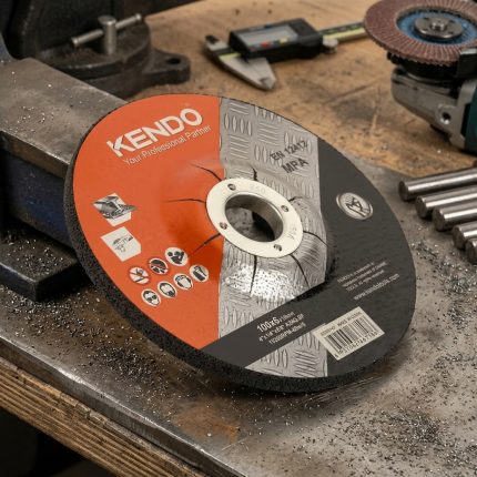 Đá mài tâm trũng cho kim loại 100×6×16 mm Kendo 63210143 là phụ kiện mài chuyên dụng dành cho máy mài góc 100mm, giúp xử lý bavia, làm sạch mối hàn và hoàn thiện bề mặt sắt thép hiệu quả. Sản phẩm được sản xuất từ vật liệu mài chất lượng cao, cho khả năng mài nhanh, độ bền tốt và hiệu suất ổn định trong quá trình sử dụng. Đá mài tâm trũng cho kim loại 100×6×16 mm Kendo 63210143 phù hợp cho các xưởng cơ khí, công trình xây dựng, nhà máy gia công kim loại và đội ngũ kỹ thuật bảo trì chuyên nghiệp.