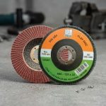 Đá nhám xếp 180mm Hải Dương (Lốc 10 viên) là dòng nhám xếp chất lượng cao được sử dụng rộng rãi trong ngành cơ khí, gia công kim loại và kết cấu thép. Sản phẩm có khả năng mài bavia, làm sạch mối hàn, xử lý gỉ sét và hoàn thiện bề mặt hiệu quả trên sắt, thép và inox. Thiết kế nhám xếp bền chắc giúp tăng tuổi thọ sử dụng, giảm hao mòn và mang lại hiệu suất làm việc ổn định. Đá nhám xếp 180mm Hải Dương (Lốc 10 viên) là lựa chọn kinh tế, phù hợp cho xưởng cơ khí, công trình xây dựng và nhà máy sản xuất cần sử dụng số lượng lớn
