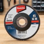 Đĩa nhám xếp A40 100mmX16mm Makita D-63395 là sản phẩm nhám xếp chuyên dụng cho kim loại và inox, giúp làm mịn bề mặt, xử lý bavia và hoàn thiện mối hàn. Được thiết kế với hạt nhám chất lượng cao và đế sợi thủy tinh chắc chắn, đĩa nhám Makita mang lại hiệu suất mài ổn định, tuổi thọ lâu dài và bề mặt gia công đồng đều, phù hợp cho xưởng cơ khí và gia công công nghiệp.