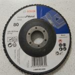 Đĩa nhám xếp Bosch Alox P80 125mm 2608601690 là phụ kiện mài chuyên dụng, giúp xử lý bavia, làm nhẵn bề mặt kim loại và inox nhanh chóng. Sản phẩm sở hữu độ nhám P80, cấu trúc cánh xếp đồng đều, bền bỉ, giảm rung lắc và tạo bề mặt mịn, lý tưởng cho thợ cơ khí và xưởng gia công chuyên nghiệp.