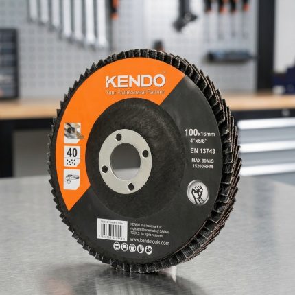 Đĩa nhám xếp Ø100×16mm×40# Kendo 75904041 là phụ kiện mài chuyên dụng giúp xử lý bề mặt kim loại, thép, inox và các vật liệu cơ khí hiệu quả. Với độ nhám 40#, sản phẩm cho khả năng mài phá mạnh, loại bỏ bavia, gỉ sét và làm phẳng bề mặt nhanh chóng. Thiết kế nhám xếp chất lượng cao giúp tăng tuổi thọ sử dụng, giảm rung lắc và nâng cao hiệu suất làm việc. Đĩa nhám xếp Ø100×16mm×40# Kendo 75904041 là lựa chọn lý tưởng cho thợ cơ khí, xưởng gia công kim loại và các công trình xây dựng cần độ bền và hiệu quả cao.