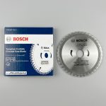 Hình ảnh thực tế Lưỡi cưa gỗ 110mm T40 Bosch 2608644319 chính hãng thuộc dòng Eco Multi Material của Bosch, được trang bị 40 răng hợp kim Tungsten Carbide (TCT) siêu bền giúp cắt gỗ tự nhiên, gỗ công nghiệp, nhôm và nhiều loại vật liệu khác với độ chính xác cao. Với kích thước 110mm, lỗ trục 20mm và thiết kế răng cưa tối ưu, Lưỡi cưa gỗ 110mm T40 Bosch 2608644319 mang lại đường cắt mịn, ít ba via, giảm rung lắc và tăng tuổi thọ sử dụng. Đây là lựa chọn lý tưởng cho thợ mộc, thợ nhôm kính, xưởng sản xuất nội thất và công trình thi công chuyên nghiệp. Sản phẩm được phân phối chính hãng bởi Công Nghiệp An Toàn, cam kết chất lượng, giá tốt và giao hàng toàn quốc.