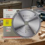 Hình ảnh minh họa Lưỡi cưa gỗ chuyên dùng Bosch 2608642984 (184x25.4xT40) chính hãng, thiết kế răng cưa Triple Sharp và công nghệ Easy Cut giúp cắt gỗ cứng, ván ép, MDF, HDF và các loại vật liệu gỗ xây dựng nhanh chóng, chính xác, giảm rung lắc và ba via. Với đường kính 184mm, lỗ tâm 25.4mm và số răng T40, lưỡi cưa Bosch 2608642984 mang lại hiệu suất làm việc cao cho máy cưa bàn, cưa trượt và ứng dụng chuyên nghiệp trong thi công nội thất, xưởng mộc và công trình xây dựng. Sản phẩm được phân phối chính hãng tại Công Nghiệp An Toàn, cam kết chất lượng, giá tốt và giao hàng toàn quốc.