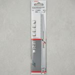 Hình ảnh thực tế Lưỡi cưa kiếm gỗ S2345X Bosch 2608654404 (Bộ 5 lưỡi) chính hãng Bosch với thiết kế răng cưa Progressive Tooth Geometry giúp tăng tốc độ cắt và tối ưu hiệu quả làm việc. Sản phẩm được chế tạo từ thép carbon cao (HCS) chất lượng cao, phù hợp để cắt gỗ mềm, gỗ xây dựng, ván ép, cành cây và các vật liệu gỗ có độ dày lớn. Với chiều dài lưỡi 200mm cùng thiết kế răng cưa sắc bén, Lưỡi cưa kiếm gỗ S2345X Bosch 2608654404 (Bộ 5 lưỡi) mang lại đường cắt sạch, giảm rung lắc và nâng cao tuổi thọ sử dụng. Đây là lựa chọn lý tưởng cho thợ mộc, thợ xây dựng và đơn vị thi công chuyên nghiệp. Sản phẩm chính hãng được phân phối bởi Công Nghiệp An Toàn, cam kết chất lượng, giá tốt và giao hàng toàn quốc.