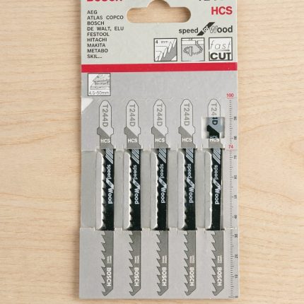 Lưỡi cưa lọng gỗ Bosch T244D 2608630058 là phụ kiện chuyên dụng dành cho máy cưa lọng, được thiết kế để cắt nhanh các loại gỗ mềm, gỗ tự nhiên, ván ép và vật liệu gỗ công nghiệp. Với thiết kế răng cưa sắc bén, bước răng lớn và thân lưỡi HCS chất lượng cao, sản phẩm giúp tạo đường cắt nhanh, chính xác và ổn định. Lưỡi cưa lọng gỗ Bosch T244D 2608630058 là lựa chọn lý tưởng cho thợ mộc, xưởng nội thất và các công việc gia công gỗ chuyên nghiệp cần hiệu suất cao và độ bền vượt trội.