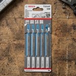 Hình ảnh minh họa sản phẩm Lưỡi cưa lọng sắt T321AF (Bộ 5 lưỡi) Bosch 2608636705 chính hãng, được thiết kế chuyên dụng để cắt sắt tấm, thép mỏng, nhôm và các kim loại màu với độ chính xác cao. Sản phẩm sử dụng vật liệu Bi-Metal chất lượng cao giúp tăng độ bền, khả năng chịu nhiệt và chống gãy trong quá trình làm việc liên tục. Với thiết kế răng cưa tối ưu, Lưỡi cưa lọng sắt T321AF (Bộ 5 lưỡi) Bosch 2608636705 mang lại đường cắt mịn, giảm ba via và nâng cao hiệu suất gia công kim loại. Đây là phụ kiện lý tưởng cho thợ cơ khí, gia công kim loại và công trình chuyên nghiệp. Sản phẩm được phân phối chính hãng bởi Công Nghiệp An Toàn, cam kết chất lượng, giá tốt và giao hàng toàn quốc.