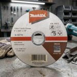 Đá cắt inox 125 x 1.2 x 22.2mm Makita D-18770 chính hãng chuyên dùng cắt inox, thép không gỉ với đường cắt mỏng, sắc bén, ít ba via, độ bền cao và an toàn khi sử dụng cho máy mài cầm tay.