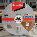 Đá cắt kim loại (230X2.0X22.23MM) Makita E-03006 là lựa chọn lý tưởng cho các công việc gia công cơ khí, xây dựng và chế tạo kim loại. Với thiết kế mỏng 2.0mm, sản phẩm giúp cắt nhanh, giảm hao phí vật liệu và nâng cao hiệu suất làm việc. Đá cắt Makita E-03006 có đường kính 230mm, lỗ cốt 22.23mm, tương thích với nhiều dòng máy cắt phổ biến trên thị trường. Sản phẩm được sản xuất theo tiêu chuẩn chất lượng nghiêm ngặt của Makita, đảm bảo độ bền cao, khả năng chịu nhiệt tốt và an toàn trong quá trình sử dụng. Đây là giải pháp tối ưu dành cho thợ cơ khí, công trình xây dựng và các xưởng gia công cần một loại đá cắt kim loại chất lượng, chính hãng và hiệu quả lâu dài.