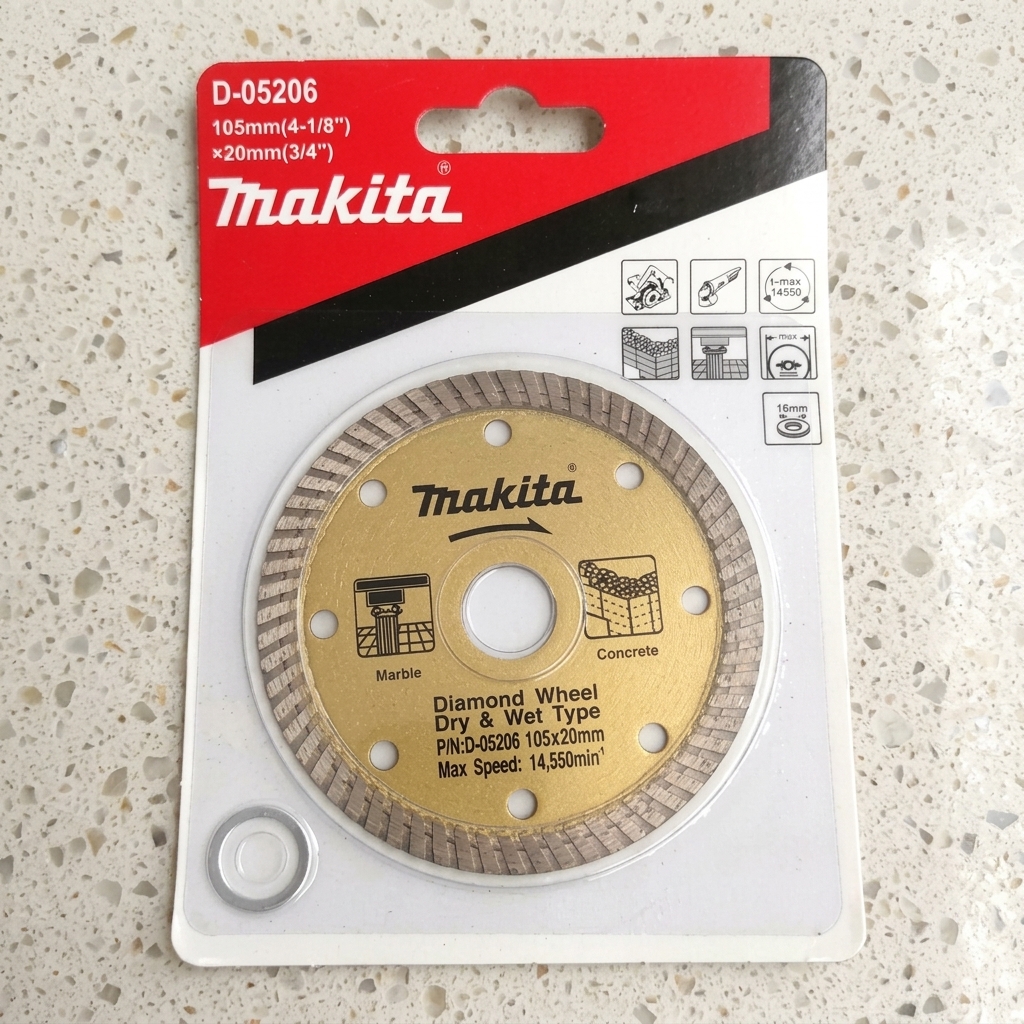 Lưỡi cắt khô Makita D-05206 (115x20mm) là sản phẩm chất lượng cao, được thiết kế chuyên dụng cho các công việc cắt khô đá, gạch, bê tông và vật liệu xây dựng. Với đường kính 115mm và lỗ trục 20mm, sản phẩm dễ dàng lắp đặt trên các máy cắt góc hoặc máy cắt cầm tay thông dụng. Lưỡi cắt Makita D-05206 mang lại đường cắt sắc gọn, ít ba via, bền bỉ và hiệu quả cao, phù hợp cho cả thợ xây dựng chuyên nghiệp và công việc gia đình. Sản phẩm được phân phối bởi Công Nghiệp An Toàn, đảm bảo chính hãng, chất lượng và an toàn khi sử dụng.