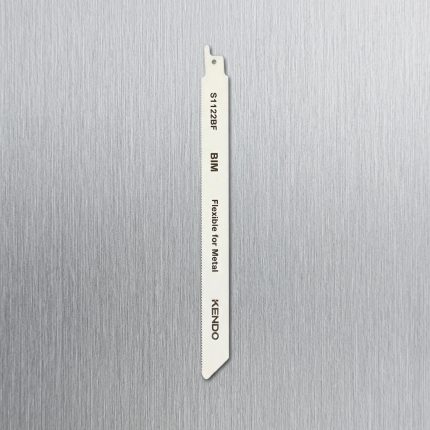Bộ 2 lưỡi cưa kiếm cắt kim loại S1122BF 225x19x0.9-1.8mm/14TPI – Bi-metal Kendo 46301205 chính hãng, chuyên dùng cắt thép, nhôm, inox và kim loại mỏng. Chất liệu Bi-metal linh hoạt, chống mài mòn, giữ răng cưa sắc bén, tối ưu cho máy cưa kiếm và các công việc gia công kim loại.