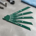 Bộ 5 lưỡi cưa kiếm cắt gỗ và kim loại 152mm 6T SATA 93325S là phụ kiện chuyên dụng cho máy cưa kiếm, được thiết kế để cắt hiệu quả gỗ, pallet, gỗ có đinh, nhựa cứng và kim loại mềm trong các công việc xây dựng, cơ khí và tháo dỡ. Với chiều dài 152mm và bước răng 6T, sản phẩm mang lại tốc độ cắt nhanh, khả năng thoát phoi tốt và đường cắt ổn định trên nhiều loại vật liệu khác nhau. Bộ 5 lưỡi cưa kiếm cắt gỗ và kim loại 152mm 6T SATA 93325S được chế tạo từ thép BIM (Bi-Metal) chất lượng cao, giúp tăng độ bền, chống gãy răng và kéo dài tuổi thọ sử dụng trong môi trường làm việc cường độ cao.