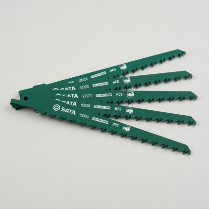 Bộ 5 lưỡi cưa kiếm cắt gỗ và kim loại 240mm 5T SATA 93321S là phụ kiện chuyên dụng dành cho máy cưa kiếm, được thiết kế để cắt hiệu quả cả gỗ và kim loại mềm trong các công việc xây dựng, tháo dỡ và bảo trì. Với chiều dài lưỡi 240mm cùng bước răng 5T, sản phẩm cho khả năng cắt sâu, tốc độ cao và thoát phoi tốt khi làm việc trên gỗ dày, pallet, vật liệu composite hoặc gỗ có lẫn đinh. Bộ 5 lưỡi cưa kiếm cắt gỗ và kim loại 240mm 5T SATA 93321S được sản xuất từ vật liệu chất lượng cao, giúp tăng độ bền, giảm gãy lưỡi và nâng cao hiệu suất làm việc trong môi trường chuyên nghiệp.