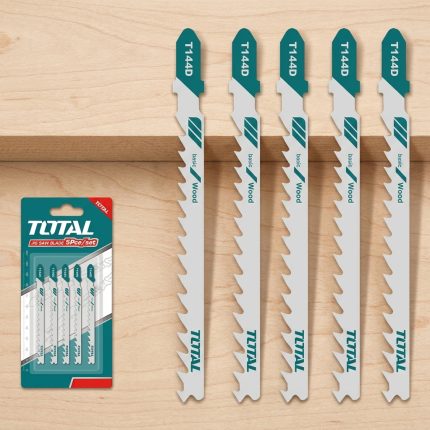 Bộ 5 lưỡi cưa lọng gỗ 6 răng Total TAC51144D là phụ kiện chuyên dụng dành cho máy cưa lọng, thích hợp cắt nhanh gỗ tự nhiên, gỗ mềm, MDF, HDF, ván ép và các vật liệu gỗ công nghiệp. Thiết kế 6 răng lớn giúp tăng tốc độ cắt, thoát phoi hiệu quả, giảm kẹt lưỡi và mang lại đường cắt ổn định cho thợ mộc, xưởng nội thất và người dùng DIY.