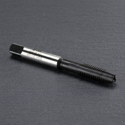 Bộ 5 mũi khoan tạo ren taro M18x2.5mm SATA 50618 được chế tạo từ thép gió HSS cao cấp, chuyên dùng tạo ren M18x2.5 chính xác trên thép, nhôm và kim loại màu, phù hợp cho gia công cơ khí, bảo trì thiết bị và sản xuất công nghiệp.
