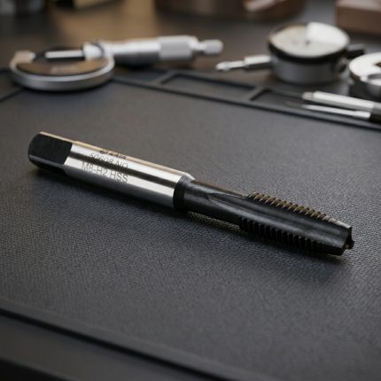 Bộ 5 mũi khoan tạo ren taro M22x2.5mm SATA 50622 được chế tạo từ thép gió HSS cao cấp, chuyên dùng tạo ren M22x2.5 chính xác trên thép, inox, nhôm và kim loại màu, phù hợp cho gia công cơ khí, chế tạo máy, bảo trì thiết bị và sản xuất công nghiệp nặng.