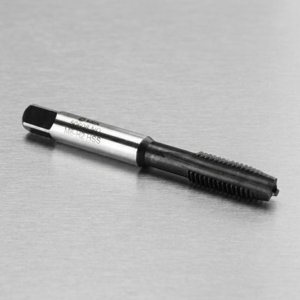 Bộ 5 mũi khoan tạo ren taro M4x0.7mm SATA 50604 được chế tạo từ thép gió HSS chất lượng cao, chuyên dùng để gia công ren hệ mét M4x0.7mm với độ chính xác cao, khả năng thoát phoi hiệu quả và tuổi thọ sử dụng lâu dài. Sản phẩm phù hợp cho gia công cơ khí chính xác, sửa chữa máy móc, bảo trì thiết bị và sản xuất công nghiệp trên nhiều loại vật liệu kim loại thông dụng.