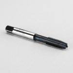 Bộ 5 mũi khoan tạo ren taro M4x0.7mm SATA 50604 được chế tạo từ thép gió HSS chất lượng cao, chuyên dùng để gia công ren hệ mét M4x0.7mm với độ chính xác cao, khả năng thoát phoi hiệu quả và tuổi thọ sử dụng lâu dài. Sản phẩm phù hợp cho gia công cơ khí chính xác, sửa chữa máy móc, bảo trì thiết bị và sản xuất công nghiệp trên nhiều loại vật liệu kim loại thông dụng.