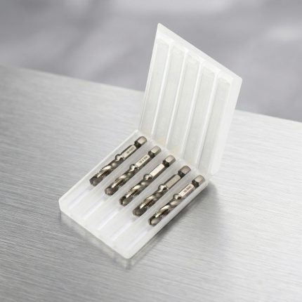 Bộ 5 mũi khoan taro tạo ren M4-0.5mm SATA 50803 được chế tạo từ thép gió HSS cao cấp, tích hợp chức năng khoan, taro và tạo ren trong một bước, giúp gia công ren M4x0.5mm chính xác, tiết kiệm thời gian và nâng cao hiệu suất sản xuất cơ khí.