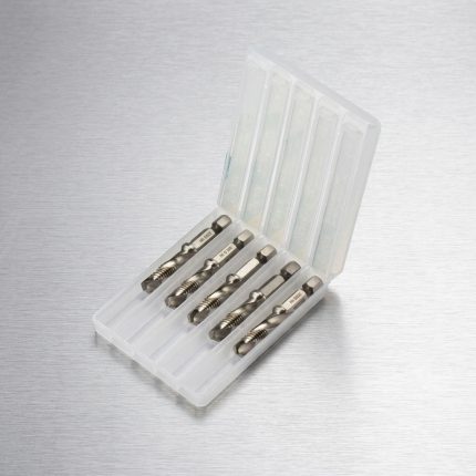Bộ 5 mũi khoan taro tạo ren M5-0.8mm SATA 50805 được chế tạo từ thép gió HSS cao cấp, tích hợp chức năng khoan, taro và tạo ren trong một bước, giúp gia công ren M5x0.8mm chính xác, tiết kiệm thời gian và nâng cao hiệu suất gia công cơ khí.