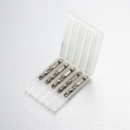Bộ 5 mũi khoan taro tạo ren M8-1.25mm SATA 50808 được chế tạo từ thép gió HSS cao cấp, tích hợp chức năng khoan, taro và tạo ren trong một bước, giúp gia công ren M8x1.25mm chính xác, tiết kiệm thời gian và nâng cao hiệu suất gia công cơ khí.