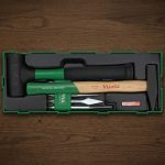 Bộ búa đục 7 chi tiết Toptul GTA0724 chính hãng được trang bị đầy đủ búa cao su, búa gò, đục và các phụ kiện chuyên dụng phục vụ công tác sửa chữa, gia công cơ khí và bảo trì công nghiệp. Sản phẩm được sản xuất từ vật liệu cao cấp có độ bền cao, khả năng chịu va đập tốt và được sắp xếp trong khay chuyên dụng giúp bảo quản khoa học, đáp ứng nhu cầu sử dụng của thợ cơ khí, gara ô tô và kỹ thuật viên bảo trì chuyên nghiệp.