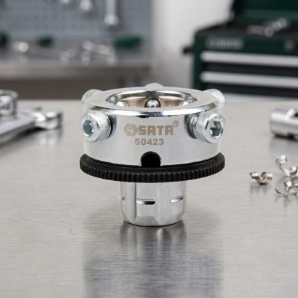 Bộ chuyển răng đầu taro M3-M12 SATA 50423 được chế tạo từ thép hợp kim cường lực, thiết kế nhỏ gọn với cơ cấu khóa chính xác giúp chuyển đổi và cố định đầu taro nhanh chóng. Dụng cụ chuyên dụng tương thích với các mũi taro kích thước từ M3 đến M12, hỗ trợ gia công ren ổn định, tăng độ đồng tâm và nâng cao hiệu quả làm việc trong cơ khí chế tạo, sửa chữa và bảo trì công nghiệp.