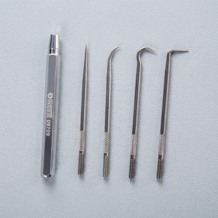 Bộ đục móc SATA 5 chi tiết 09709 chính hãng gồm 1 tay cầm và 4 đầu móc đa năng bằng thép hợp kim cao cấp, chuyên dùng tháo gioăng cao su, phớt dầu, O-ring, vòng đệm, chốt giữ và các chi tiết cơ khí nhỏ trong sửa chữa ô tô, bảo trì thiết bị công nghiệp và gia công cơ khí với độ bền cao, khả năng chống mài mòn tốt và thao tác chính xác.