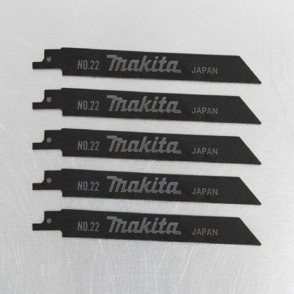 Hình ảnh thực tế Bộ lưỡi cưa kiếm 5 chi tiết 165mm Makita 792147-1 (Cắt sắt) chính hãng, chuyên dùng để cắt sắt, thép mỏng, kim loại màu và các vật liệu kim loại thông dụng. Lưỡi cưa được chế tạo từ thép chất lượng cao, độ cứng vượt trội, khả năng chịu mài mòn tốt, cho đường cắt nhanh, chính xác và tuổi thọ sử dụng lâu dài. Sản phẩm phù hợp cho thợ cơ khí, công trình xây dựng, xưởng gia công kim loại và người dùng chuyên nghiệp.