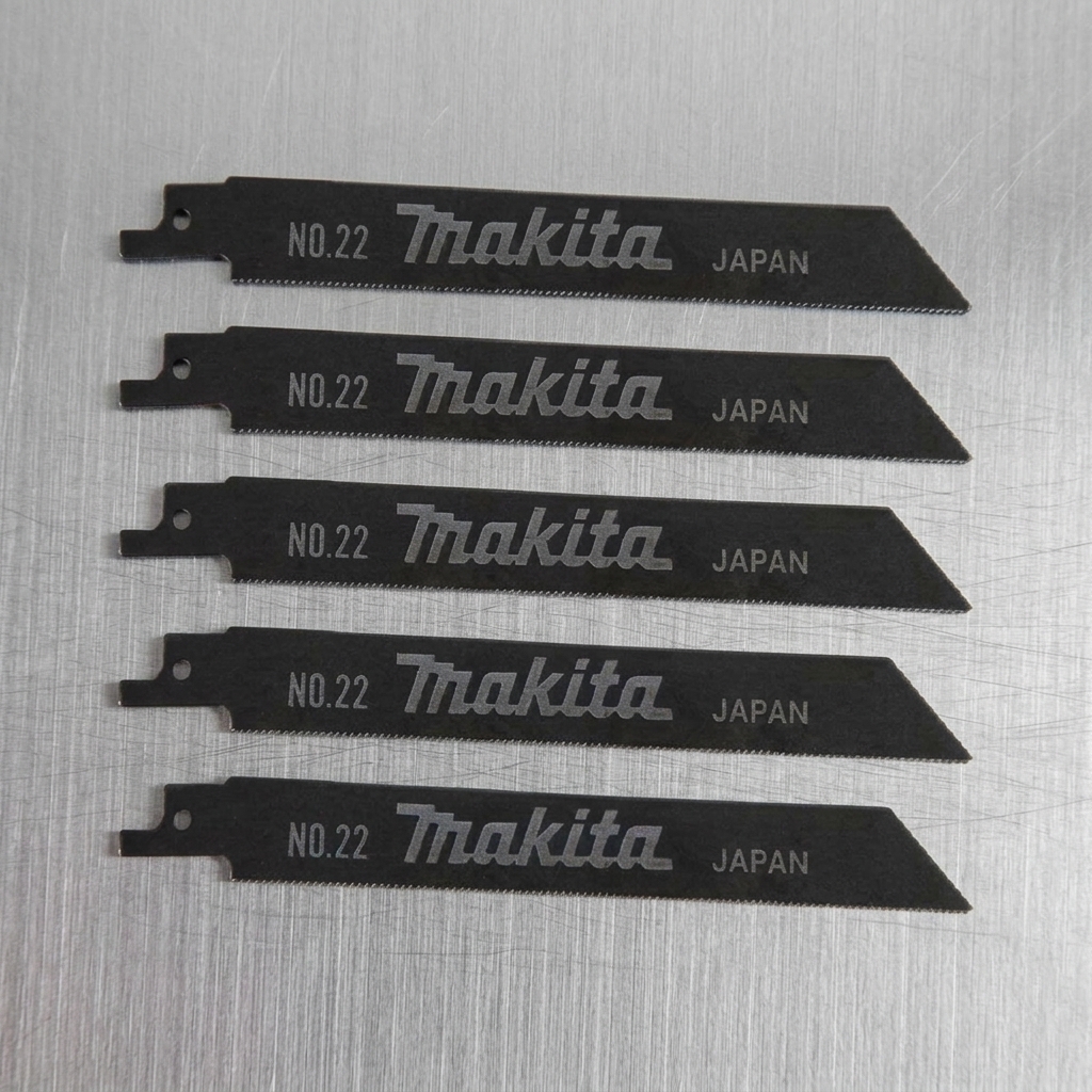 Hình ảnh thực tế Bộ lưỡi cưa kiếm 5 chi tiết 165mm Makita 792147-1 (Cắt sắt) chính hãng, chuyên dùng để cắt sắt, thép mỏng, kim loại màu và các vật liệu kim loại thông dụng. Lưỡi cưa được chế tạo từ thép chất lượng cao, độ cứng vượt trội, khả năng chịu mài mòn tốt, cho đường cắt nhanh, chính xác và tuổi thọ sử dụng lâu dài. Sản phẩm phù hợp cho thợ cơ khí, công trình xây dựng, xưởng gia công kim loại và người dùng chuyên nghiệp.