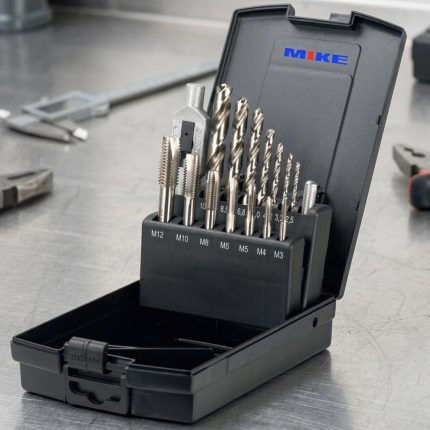Bộ ta rô tay 15 pcs, ta rô ren trong M3-M12 ELORA 1360-S chính hãng gồm mũi taro tay và mũi khoan tương ứng từ M3 đến M12, chế tạo từ thép chất lượng cao, chuyên dùng gia công và phục hồi ren trong với độ chính xác cao trong cơ khí chế tạo và bảo trì công nghiệp.