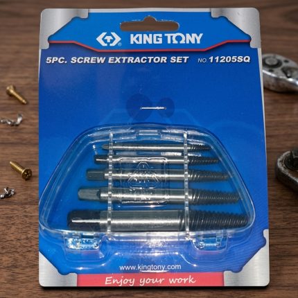 Hình ảnh Bộ taro ren 5 cái Kingtony 11205SQ chính hãng gồm 5 đầu tháo vít gãy chuyên dụng được đựng trong vỉ nhựa tiện lợi. Sản phẩm được chế tạo từ thép hợp kim cường lực, có độ cứng cao và khả năng bám chắc vào bu lông, ốc vít bị gãy, tòe đầu hoặc kẹt ren. Bộ taro ren 5 cái Kingtony 11205SQ là giải pháp hiệu quả dành cho gara ô tô, xưởng cơ khí, đơn vị bảo trì thiết bị công nghiệp và kỹ thuật viên sửa chữa chuyên nghiệp, giúp tháo các chi tiết hư hỏng nhanh chóng mà không làm ảnh hưởng đến bề mặt ren xung quanh.