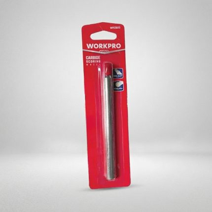 Hình ảnh Dao cắt gạch loại bút Workpro WP326015 chính hãng với đầu cắt hợp kim carbide siêu cứng, thiết kế dạng bút nhỏ gọn giúp khắc, rạch và cắt gạch men, kính, gương nhanh chóng, chính xác. Sản phẩm có độ bền cao, thao tác dễ dàng, phù hợp cho thợ xây dựng, thợ ốp lát và các công việc gia công vật liệu hoàn thiện.