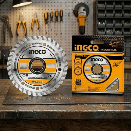 Hình ảnh sản phẩm Đĩa cắt gạch đa năng Ingco DMD031251 với thiết kế chất lượng công nghiệp, giúp cắt gạch, đá và vật liệu xây dựng dễ dàng. Phù hợp cho cả cắt ướt và khô, đảm bảo hiệu suất tối ưu và tuổi thọ lâu dài. Sản phẩm chính hãng Ingco, đáng tin cậy cho mọi dự án xây dựng và cải tạo.