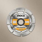 Hình ảnh sản phẩm Đĩa cắt gạch khô Ingco DMD011101 chính hãng, thiết kế lưỡi cắt kim cương dạng phân đoạn giúp cắt gạch men, gạch ceramic, đá và các vật liệu xây dựng nhanh chóng, sắc bén và ổn định. Sản phẩm hỗ trợ cắt khô hiệu quả, thoát bụi tốt, giảm nhiệt khi thi công và hạn chế mẻ cạnh, phù hợp cho thợ ốp lát, thợ xây dựng và công trình dân dụng