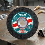 Đĩa cắt gạch siêu mỏng 105mm Total TAC2151051 là sản phẩm chính hãng Total, thiết kế dành riêng cho cắt gạch men, gạch ceramic và vật liệu lát nền siêu mỏng. Đĩa hợp kim chất lượng cao giúp đường cắt sắc nét, giảm sứt mẻ cạnh, tuổi thọ dài và tăng hiệu suất thi công. Sản phẩm phù hợp cho thợ ốp lát chuyên nghiệp và công trình dân dụng hoặc công nghiệp, dễ dàng thay thế và vận hành trên các máy cắt gạch tương thích.