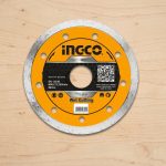 Hình ảnh sản phẩm Đĩa cắt gạch ướt Ingco DMD021252M chính hãng, lưỡi cắt kim cương chất lượng cao giúp cắt gạch men, gạch ceramic, đá và các vật liệu xây dựng khác hiệu quả. Sản phẩm hỗ trợ cắt ướt giảm bụi, hạn chế mẻ cạnh và giữ đường cắt mịn, thích hợp cho thợ ốp lát và công trình chuyên nghiệp.