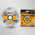 Đĩa cắt gạch ướt Ingco DMD021801 là phụ kiện chuyên dụng cho cắt gạch men, gạch ceramic và đá mỏng với độ chính xác cao. Lưỡi cắt kim cương giúp đường cắt sắc, mịn, hạn chế mẻ cạnh và phù hợp với cả cắt ướt và cắt khô. Sản phẩm Ingco Industrial đảm bảo độ bền, hiệu suất cao và tương thích với các máy cắt gạch thông dụng.