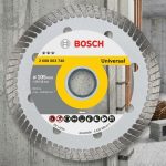 Đĩa cắt kim cương Turbo đa năng 105x20/16mm Bosch 2608603740 là phụ kiện cắt chuyên dụng được thiết kế với vành Turbo giúp tăng tốc độ cắt, giảm rung lắc và hạn chế sứt mẻ vật liệu. Sản phẩm phù hợp để cắt gạch men, gạch granite, đá tự nhiên, bê tông và nhiều vật liệu xây dựng khác. Với đường kính 105mm cùng lỗ trục 20/16mm linh hoạt, đĩa cắt mang lại hiệu suất làm việc cao, đường cắt sắc nét và tuổi thọ bền bỉ. Đĩa cắt kim cương Turbo đa năng 105x20/16mm Bosch 2608603740 là lựa chọn lý tưởng cho thợ xây dựng, thợ ốp lát và các đơn vị thi công chuyên nghiệp. Sản phẩm chính hãng Bosch được phân phối bởi Công Nghiệp An Toàn với chất lượng đảm bảo và giá thành cạnh tranh.