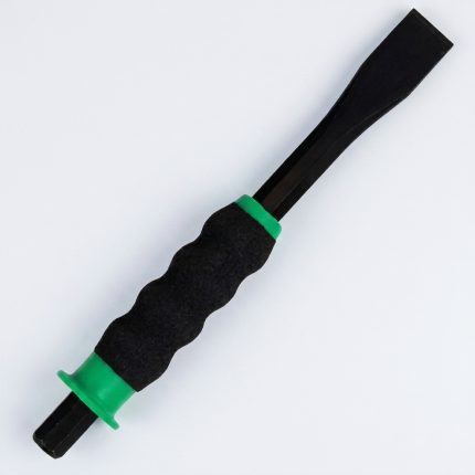 Đục bằng có tay cầm TOPTUL HCBB1920 19mm chính hãng được chế tạo từ thép hợp kim chịu lực cao, đầu đục rộng 19mm sắc bén kết hợp tay cầm chống trượt giúp tăng độ an toàn và hiệu quả thao tác. Sản phẩm chuyên dùng trong gia công cơ khí, đục cắt kim loại, loại bỏ bavia, xử lý mối hàn và các công việc sửa chữa công nghiệp yêu cầu độ bền và độ chính xác cao.