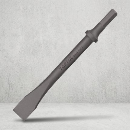 Đục dẹt KAJA18A1 là dụng cụ đục chuyên dụng được chế tạo từ thép hợp kim có độ cứng cao, khả năng chịu va đập mạnh và chống mài mòn hiệu quả. Thiết kế đầu đục dẹt bản rộng giúp loại bỏ lớp vữa cũ, đục phá bê tông mỏng, bóc gạch ốp lát và xử lý bề mặt vật liệu nhanh chóng. Đục dẹt KAJA18A1 phù hợp cho các công việc xây dựng, cải tạo công trình, cơ khí và bảo trì công nghiệp, đảm bảo hiệu suất làm việc cao và độ bền lâu dài.