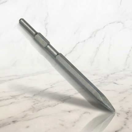 Hình ảnh thể hiện Đục nhọn 17 L 280 mm TTP USA 202-0028017-1-TCT với thiết kế thân thép cường lực, đầu đục nhọn sắc bén chuyên dùng cho các công việc đục phá bê tông, gạch đá và vật liệu xây dựng cứng. Sản phẩm được gia công chính xác, có khả năng chịu lực va đập cao, phù hợp sử dụng cùng máy đục SDS-Max trong các công trình xây dựng, sửa chữa và thi công chuyên nghiệp.