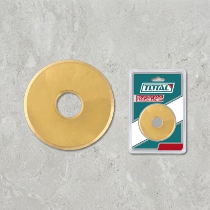 Lưỡi Dao Bàn Cắt Gạch đẩy Tay Total THT576002B là phụ kiện chính hãng từ Total, chế tạo bằng hợp kim chất lượng cao, giúp cắt gạch men, gạch ceramic và gạch lát nền với đường cắt mịn, chính xác, giảm sứt mẻ cạnh gạch. Sản phẩm tương thích với bàn cắt gạch đẩy tay Total, dễ dàng thay thế và tăng tuổi thọ máy. Giải pháp tối ưu cho thợ ốp lát chuyên nghiệp, đảm bảo hiệu suất cao và tiết kiệm chi phí.