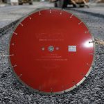 Hình ảnh Lưỡi cắt bê tông Shinhan 16/400mm, lưỡi cắt hợp kim kim cương chất lượng cao, dùng cho máy cắt bê tông và nhựa đường, cắt nhanh, chính xác, bền bỉ, an toàn.